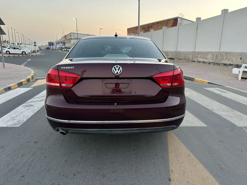 2015 فولجس فاجن باسات in Dubai