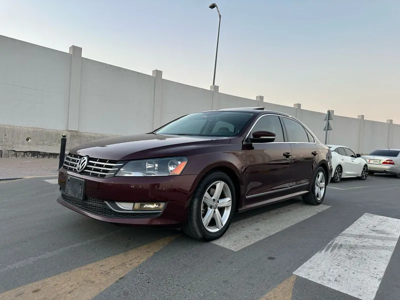 2015 فولجس فاجن باسات in Dubai