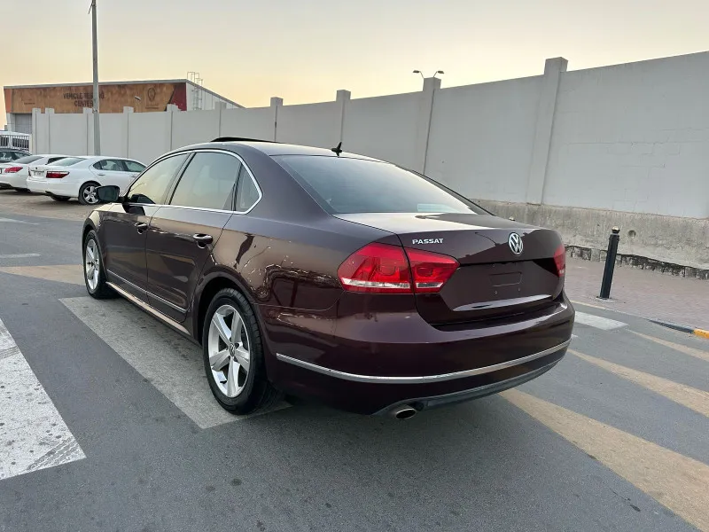 2015 فولجس فاجن باسات in Dubai