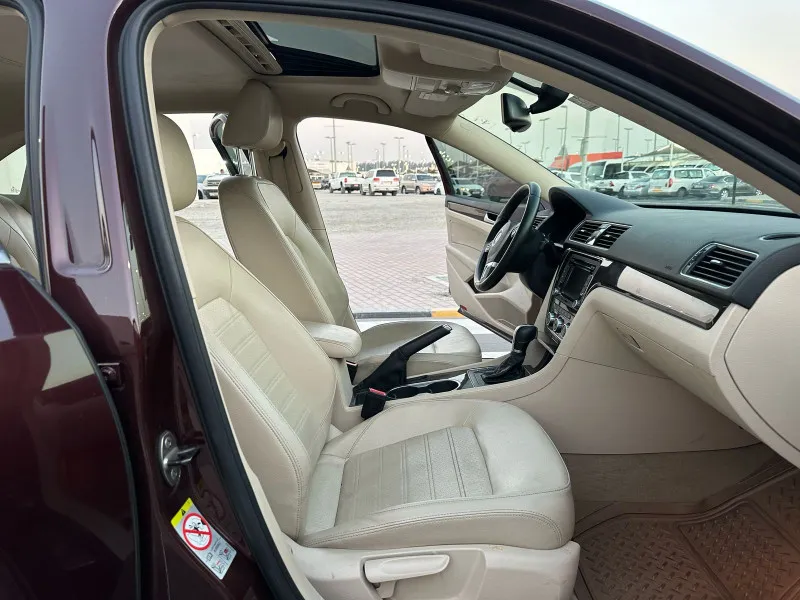 2015 فولجس فاجن باسات in Dubai