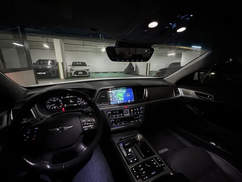 2019 جينيسس جي ٨٠ in Dubai