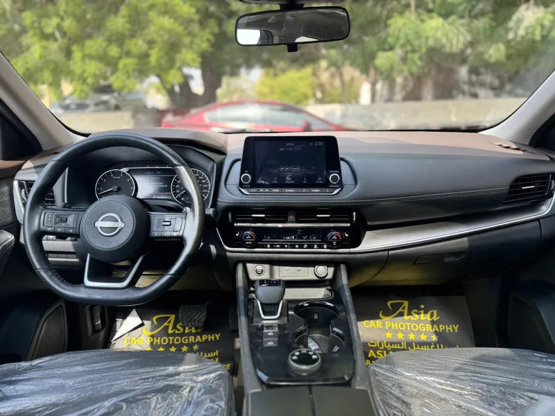 2022 Nissan Rogue in Dubai