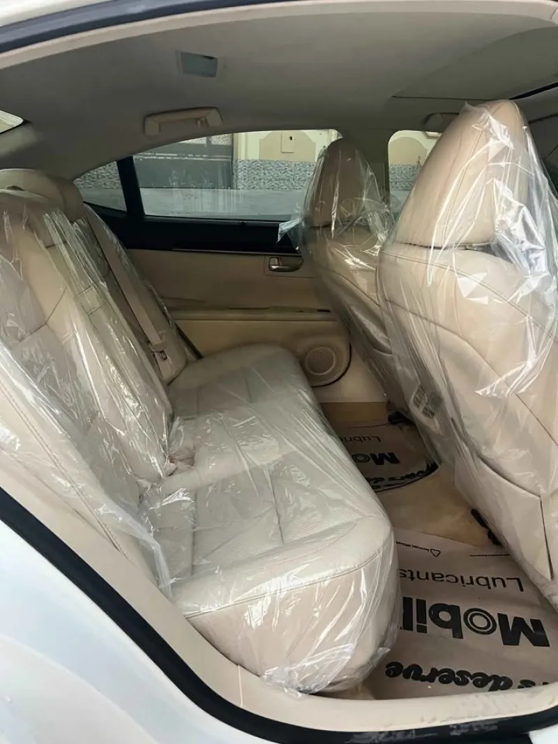 2013 Lexus ES in Dubai