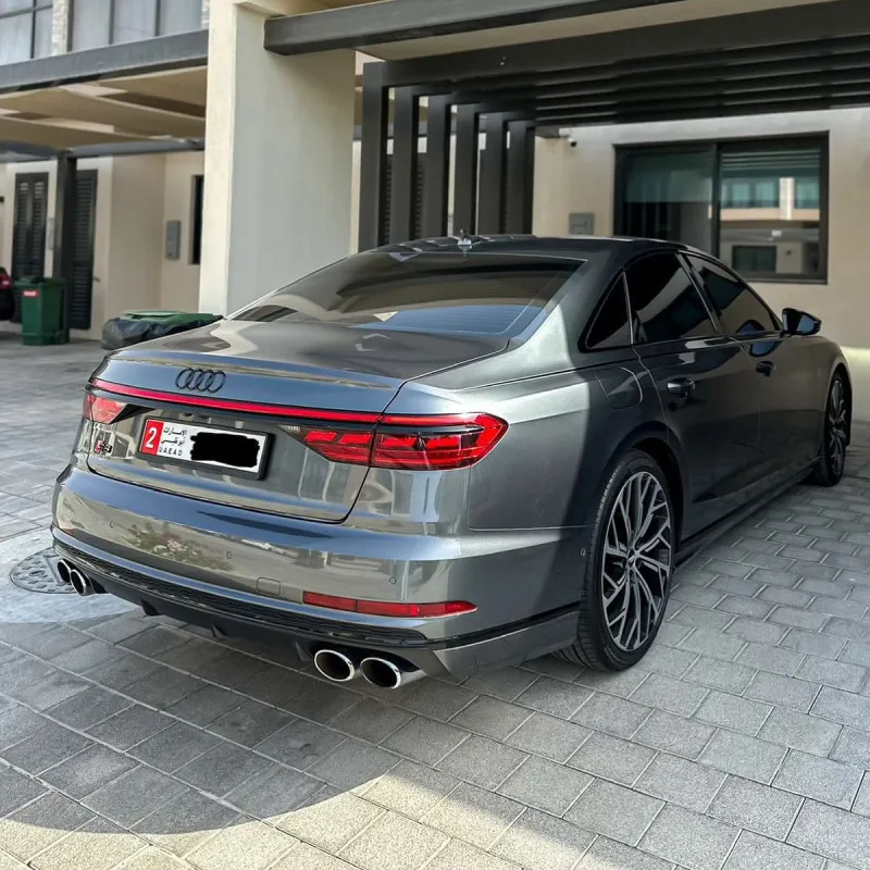 2020 اودي اس ٨ in Dubai