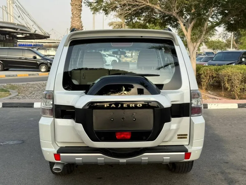 2018 Mitsubishi Pajero in Dubai