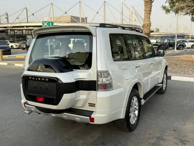 2018 Mitsubishi Pajero in Dubai