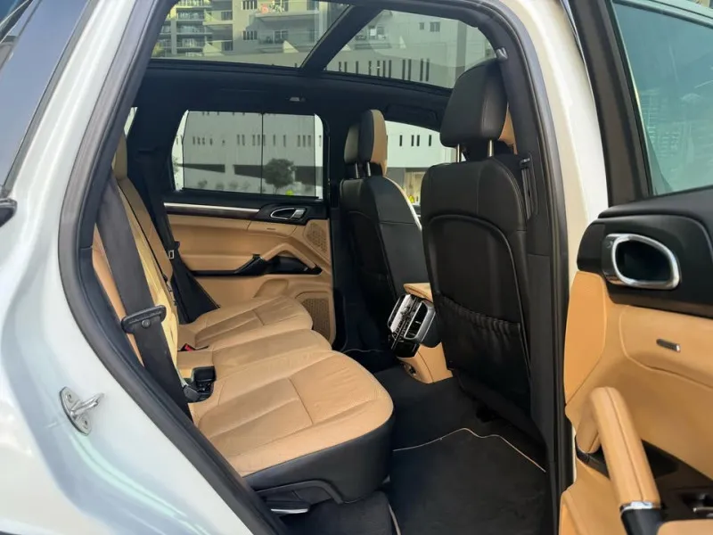 2014 Porsche Cayenne in Dubai