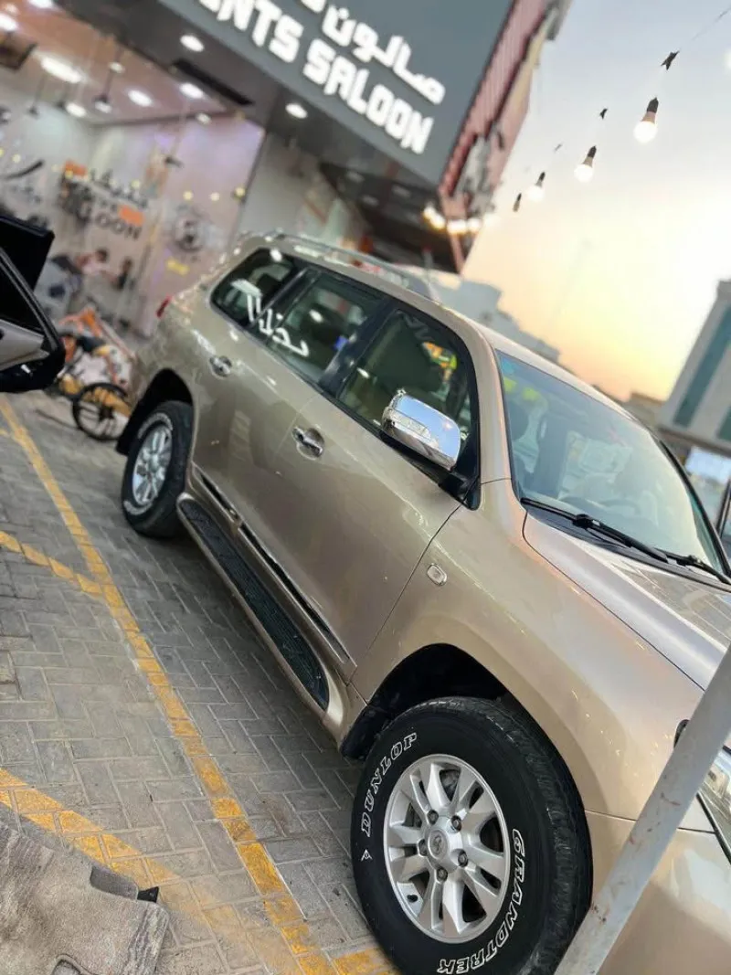 2011 تويوتا لاند كروزر in Dubai