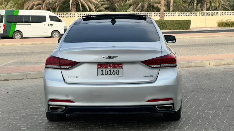 2015 جينيسس جي ٨٠ in Dubai