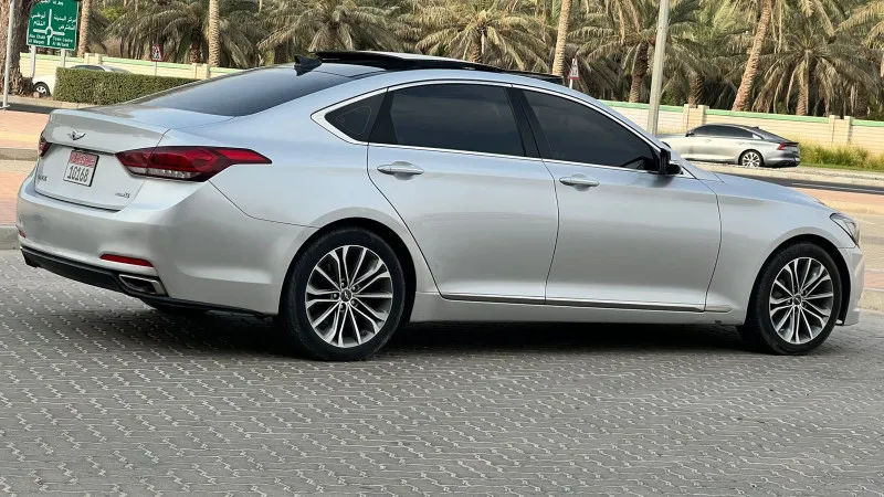 2015 جينيسس جي ٨٠ in Dubai