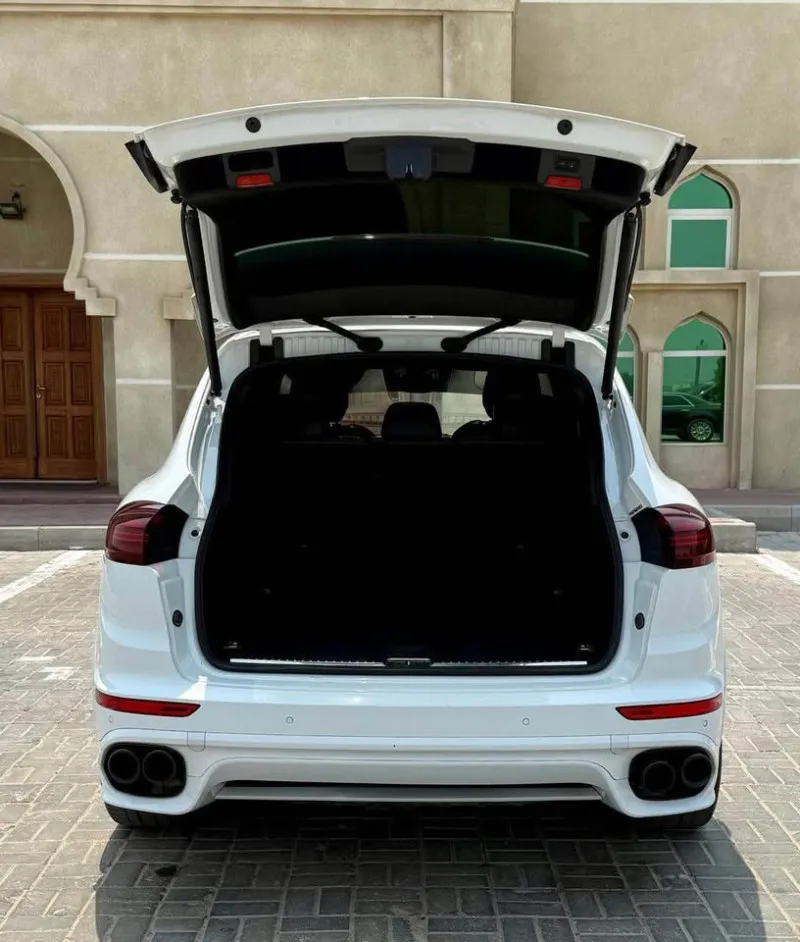 2016 Porsche Cayenne in Dubai