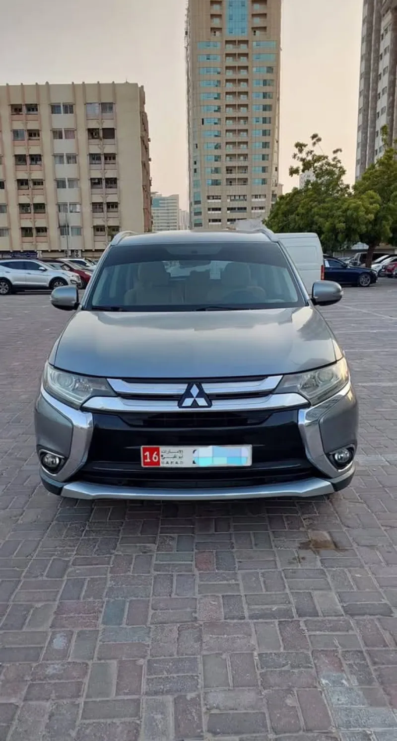 2017 ميتسوبيشي أوتلاندر in Dubai