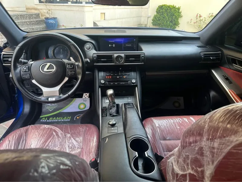 2017 Lexus IS in Dubai