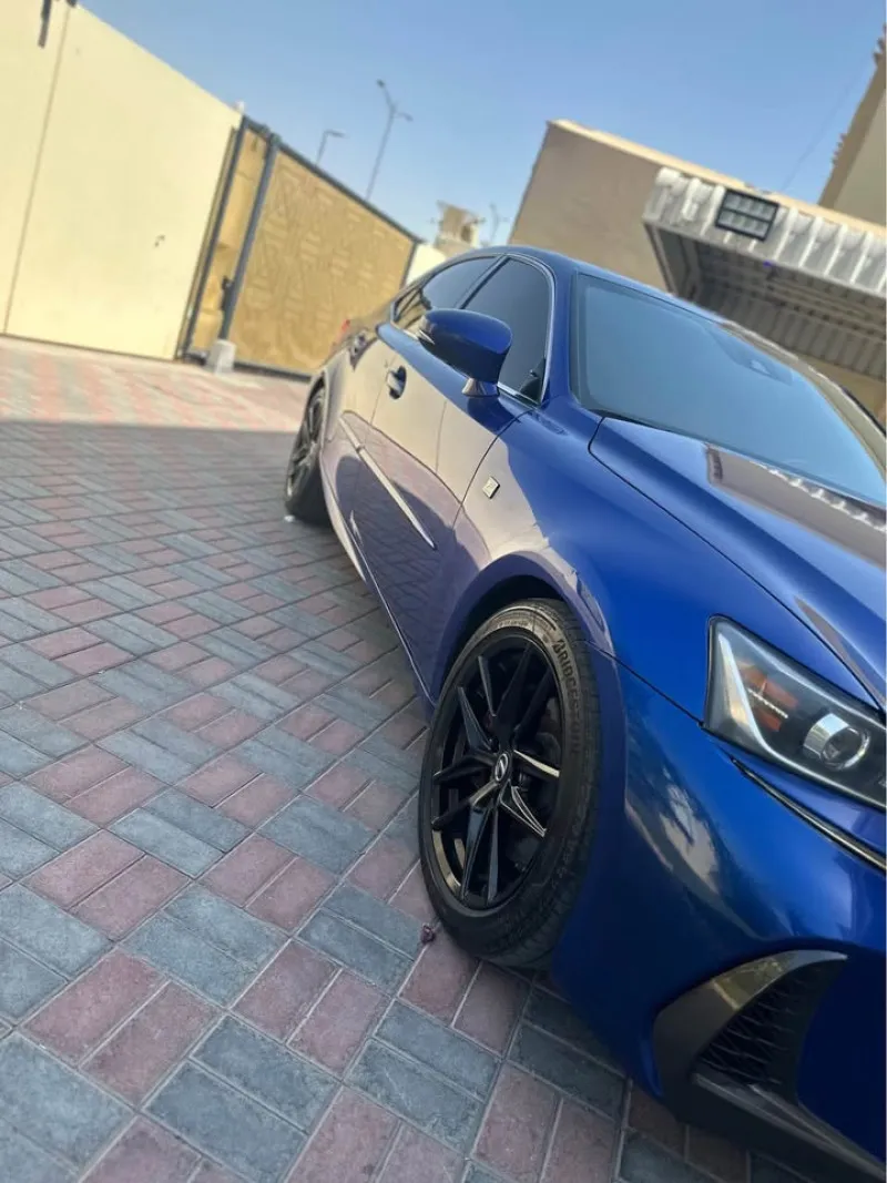 2017 Lexus IS in Dubai