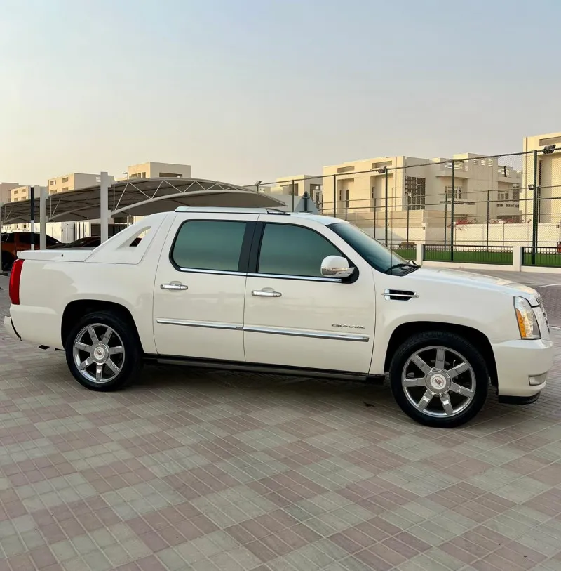 2011 كاديلاك اسكاليد in Dubai