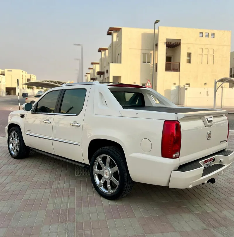 2011 كاديلاك اسكاليد in Dubai