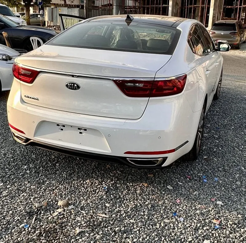 2017 Kia Cadenza in Dubai