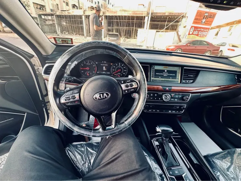 2017 Kia Cadenza in Dubai