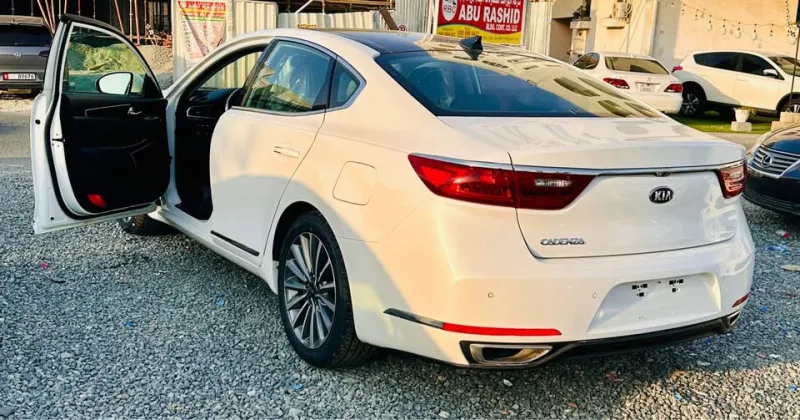 2017 Kia Cadenza in Dubai