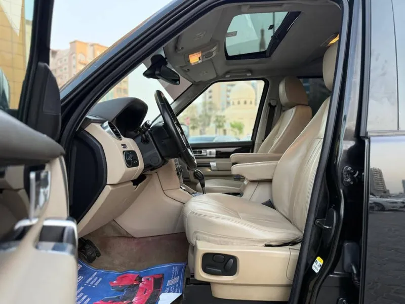 2014 Land Rover Discovery in Dubai