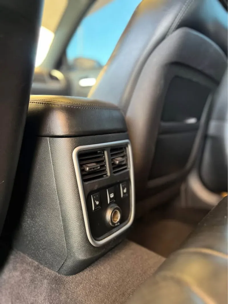 2013 Chrysler 300 in Dubai