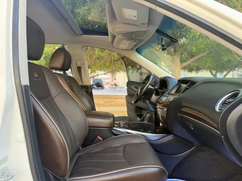 2013 Infiniti JX35 in Dubai