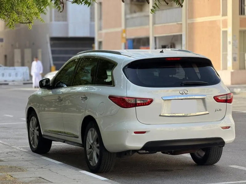 2013 Infiniti JX35 in Dubai