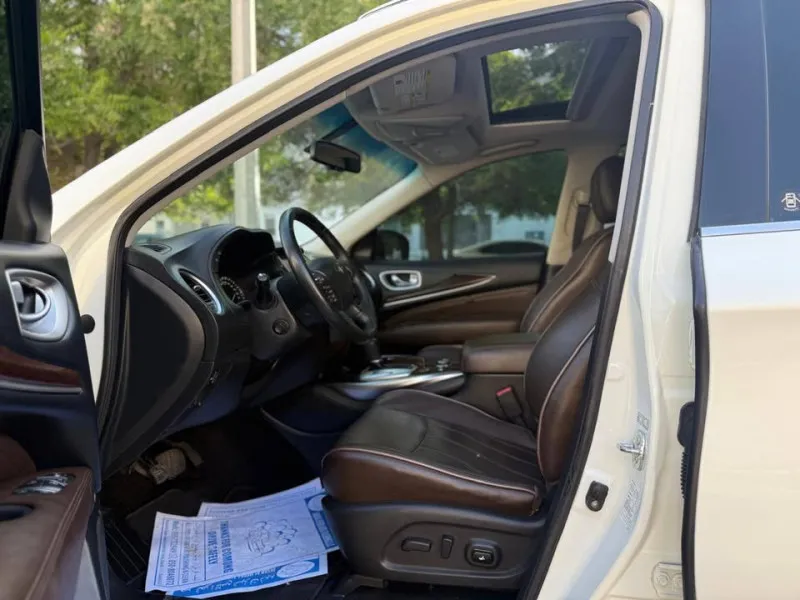 2013 Infiniti JX35 in Dubai