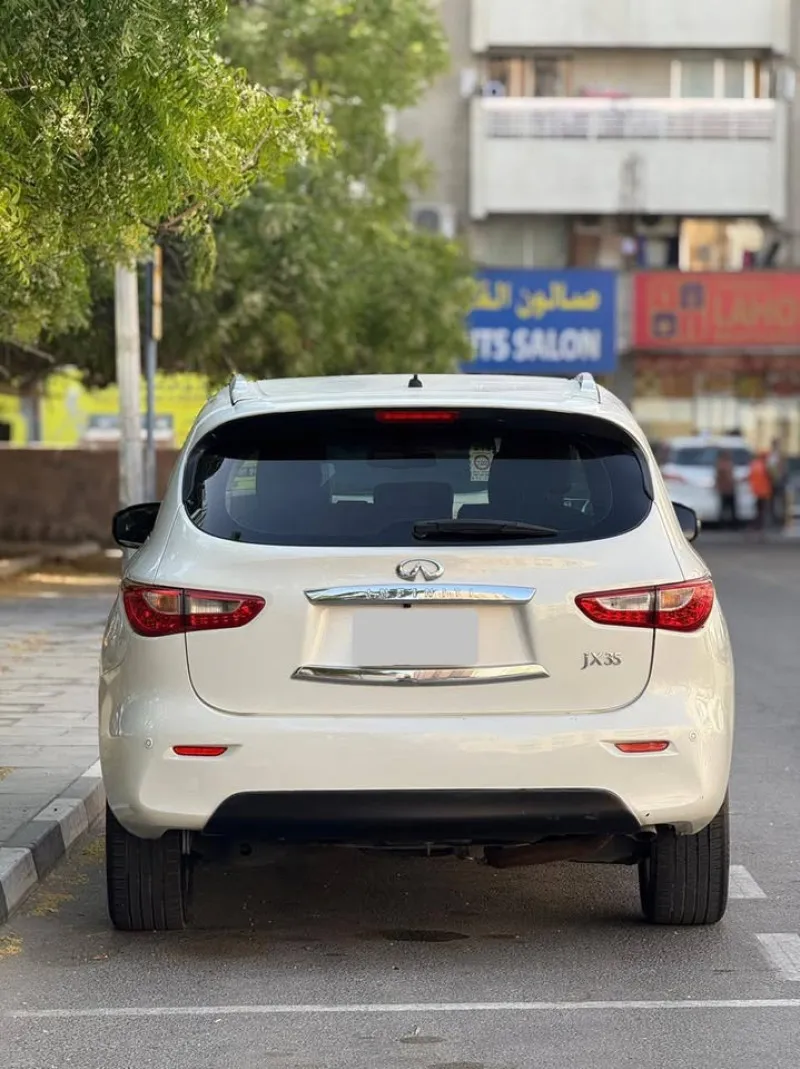 2013 Infiniti JX35 in Dubai