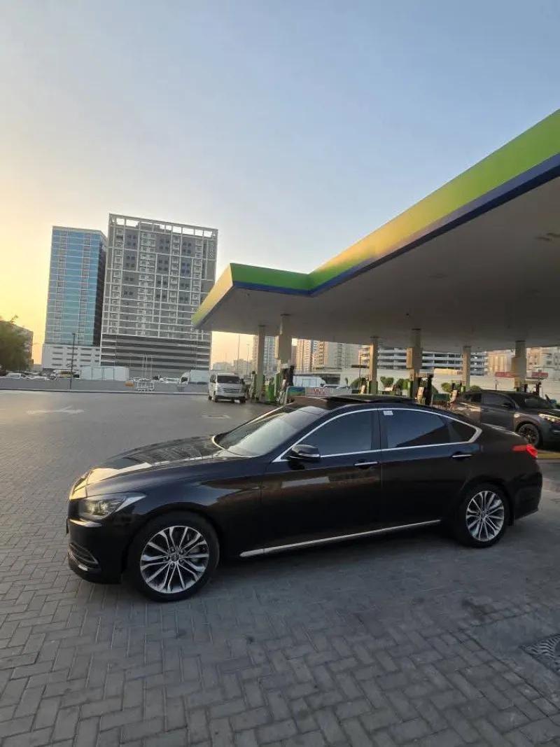 2015 هيونداي جينيسيس in Dubai