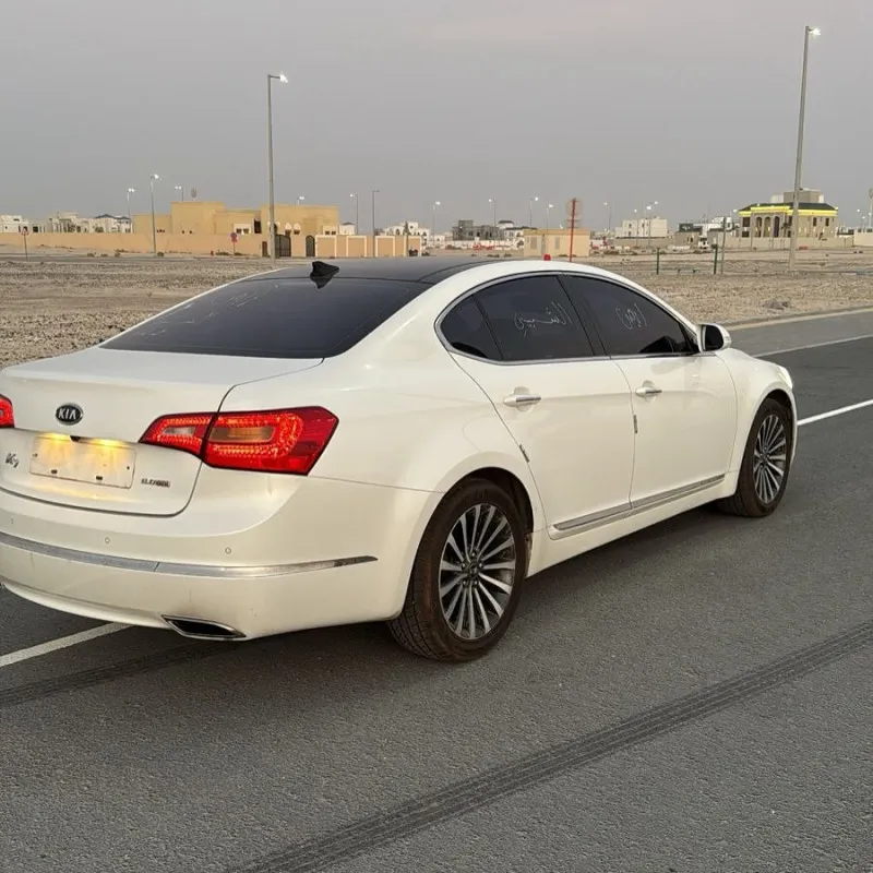 2012 Kia K7 in Dubai