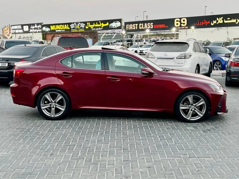 2011 لكزس اي اس in Dubai
