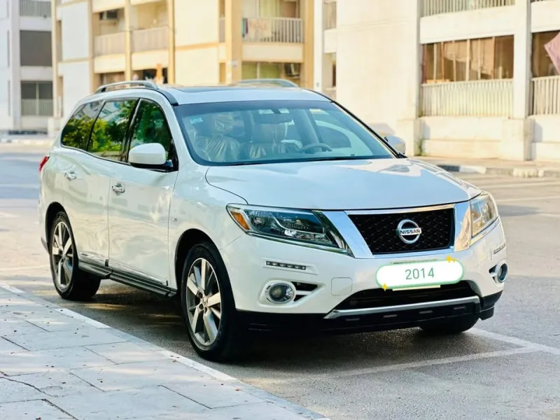 2014 نيسان باثفايندر in Dubai