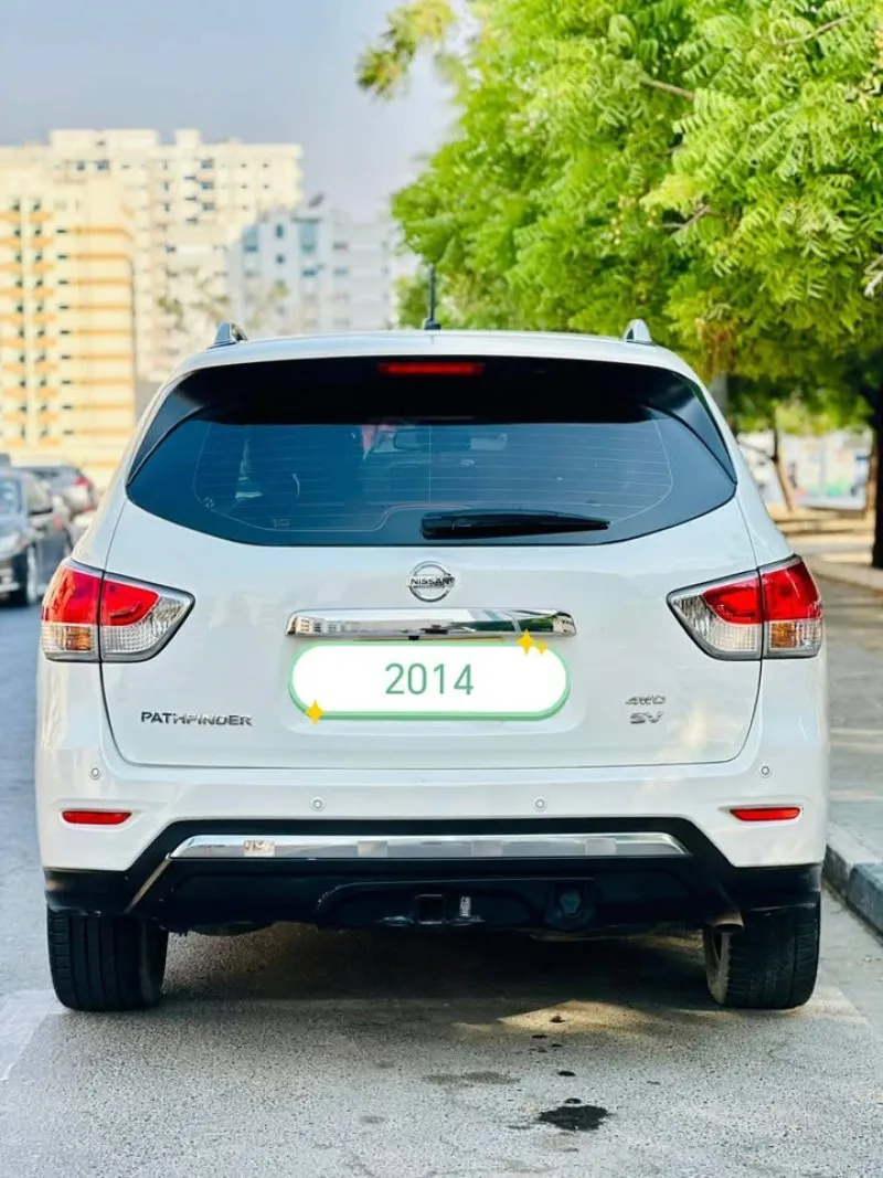 2014 نيسان باثفايندر in Dubai