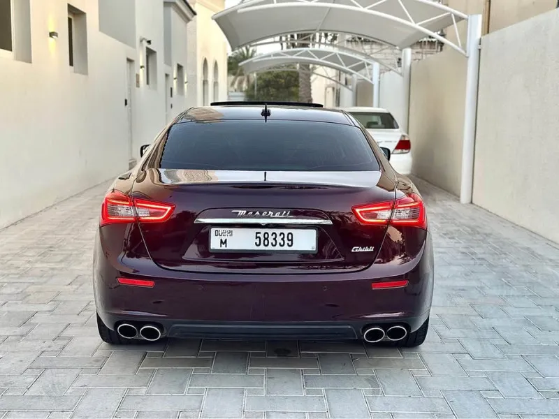 2014 مازيراتي جيبلي ١ in Dubai