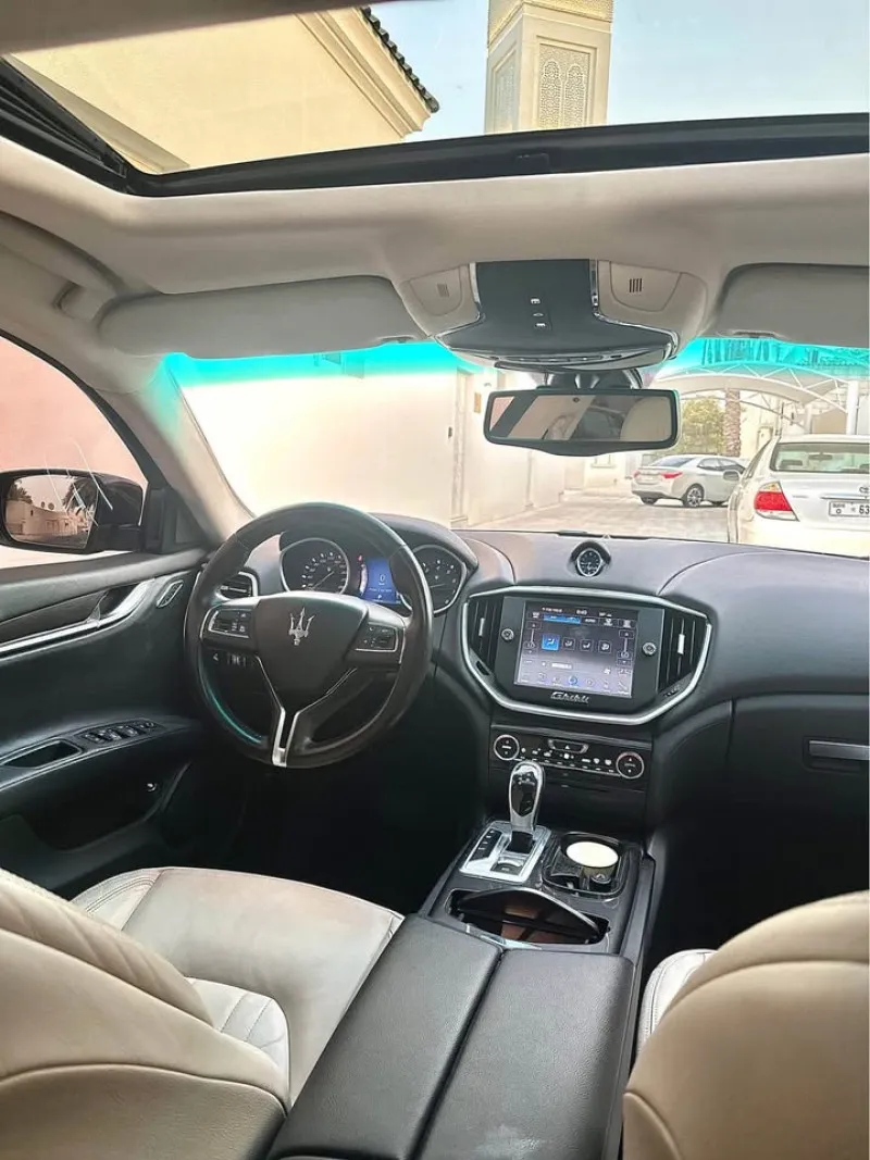 2014 مازيراتي جيبلي ١ in Dubai