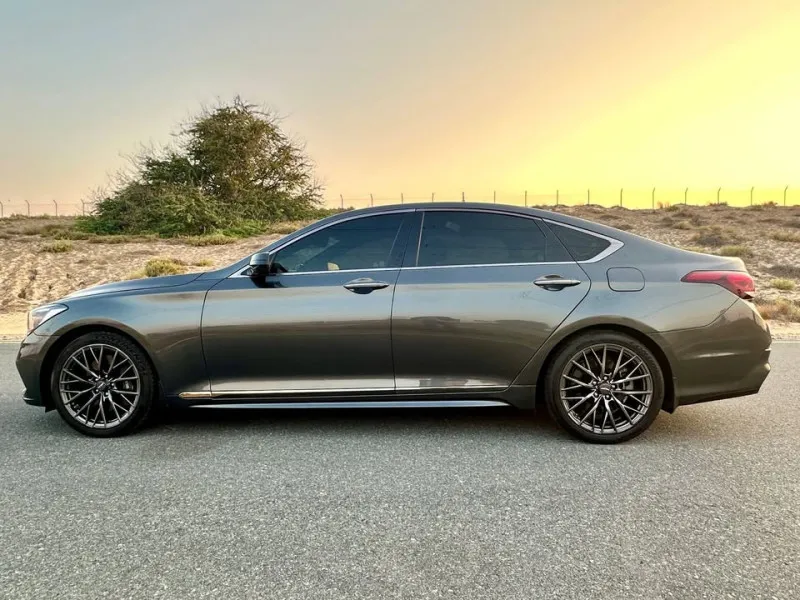 2018 جينيسس جي ٨٠ in Dubai