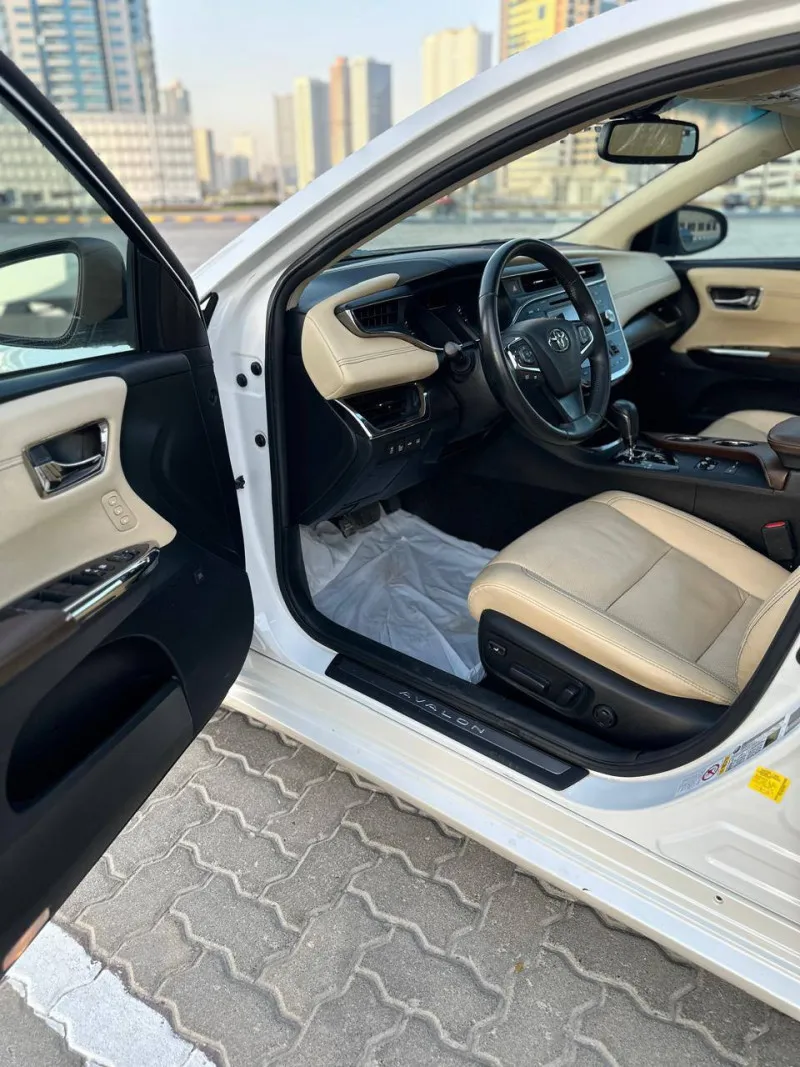 2016 Toyota Avalon in Dubai