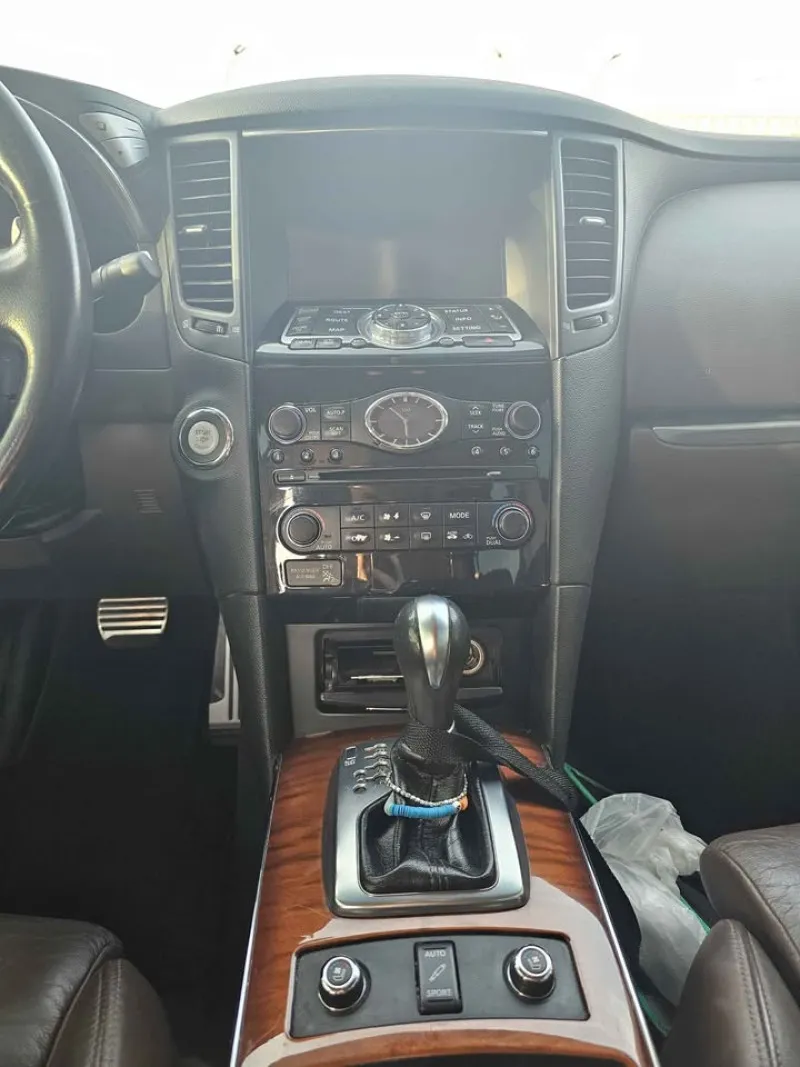 2014 Infiniti QX70 in Dubai