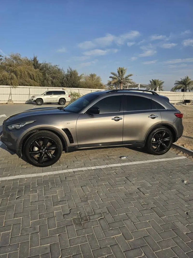 2014 Infiniti QX70 in Dubai