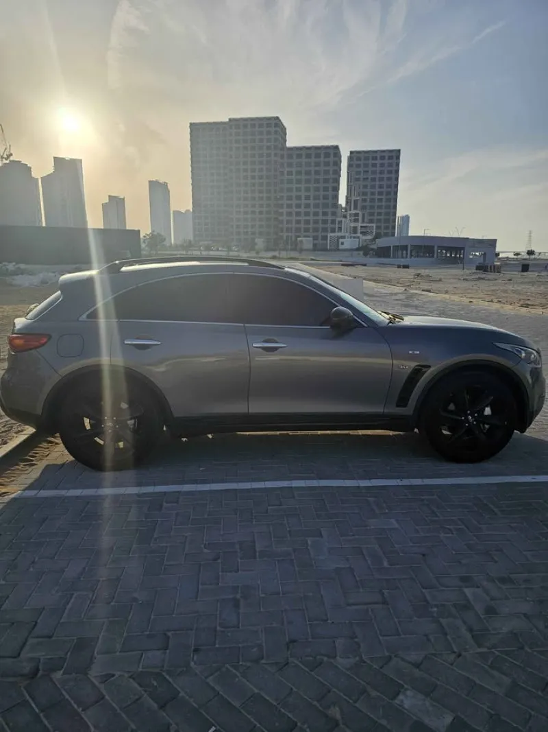 2014 Infiniti QX70 in Dubai