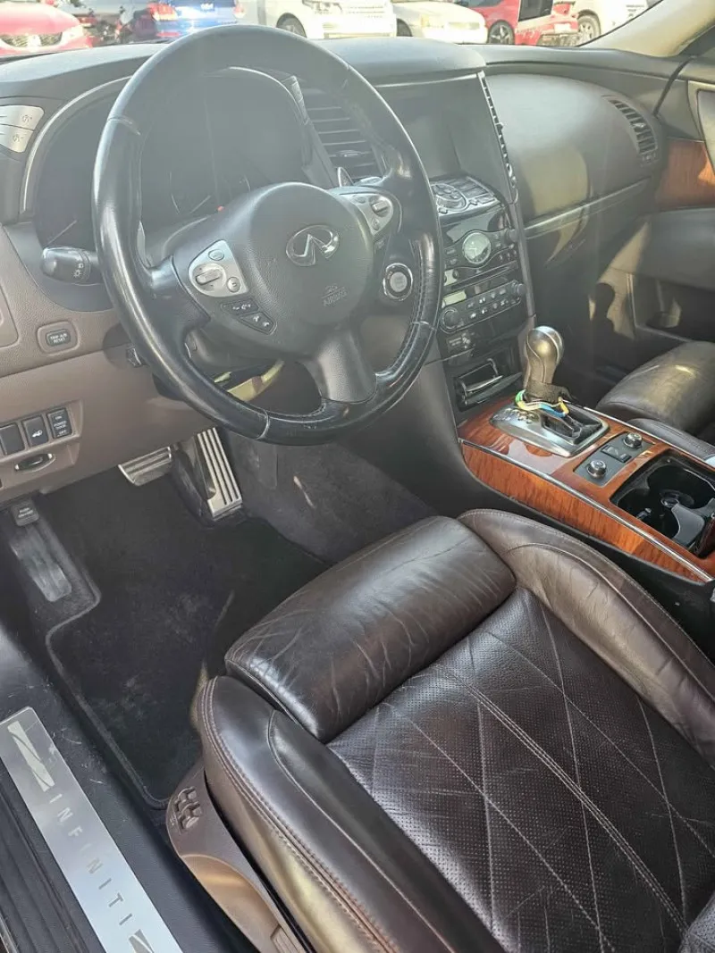 2014 Infiniti QX70 in Dubai