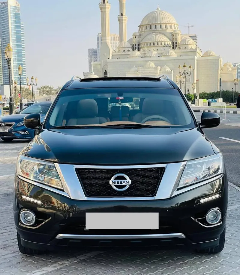 2015 نيسان باثفايندر in Dubai
