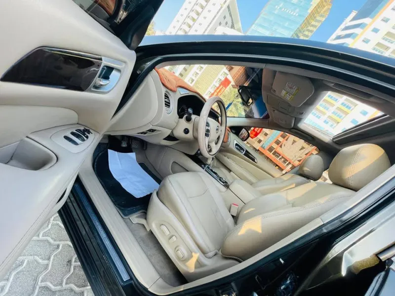 2015 نيسان باثفايندر in Dubai
