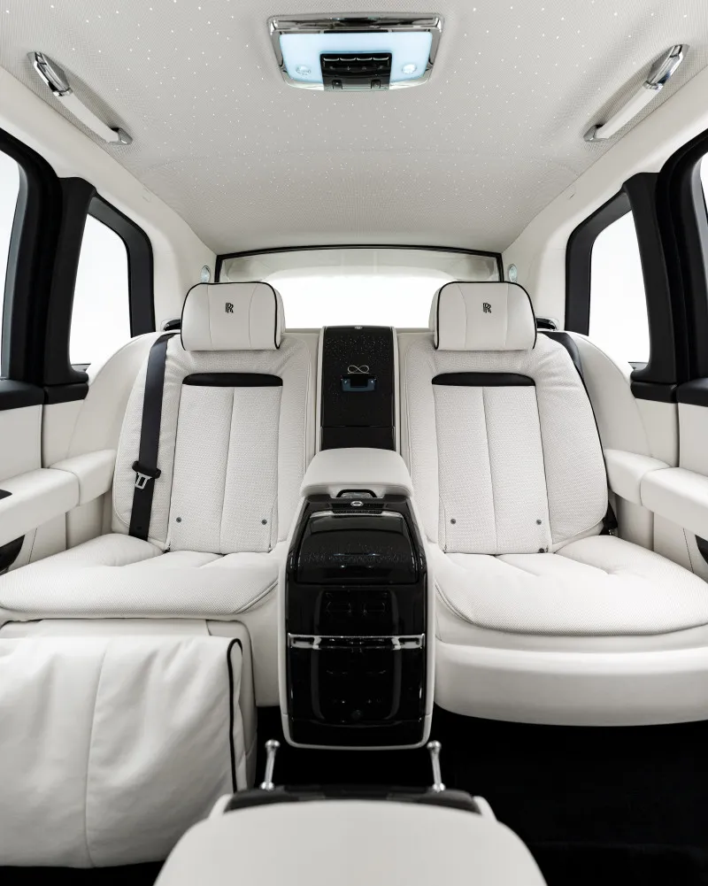 2025 رولز رويس كولينان in Dubai