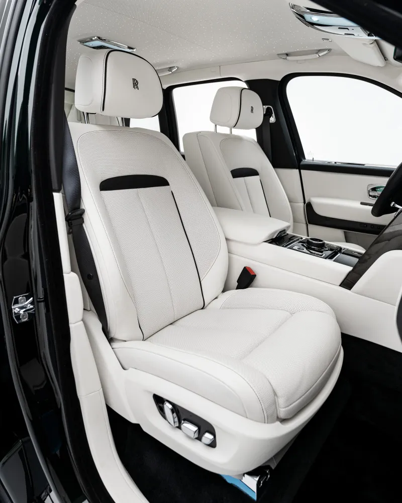 2025 رولز رويس كولينان in Dubai