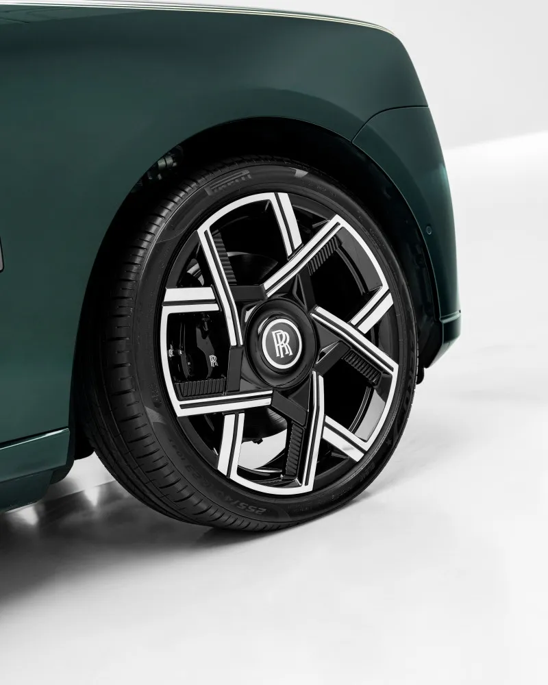 2025 رولز رويس كولينان in Dubai