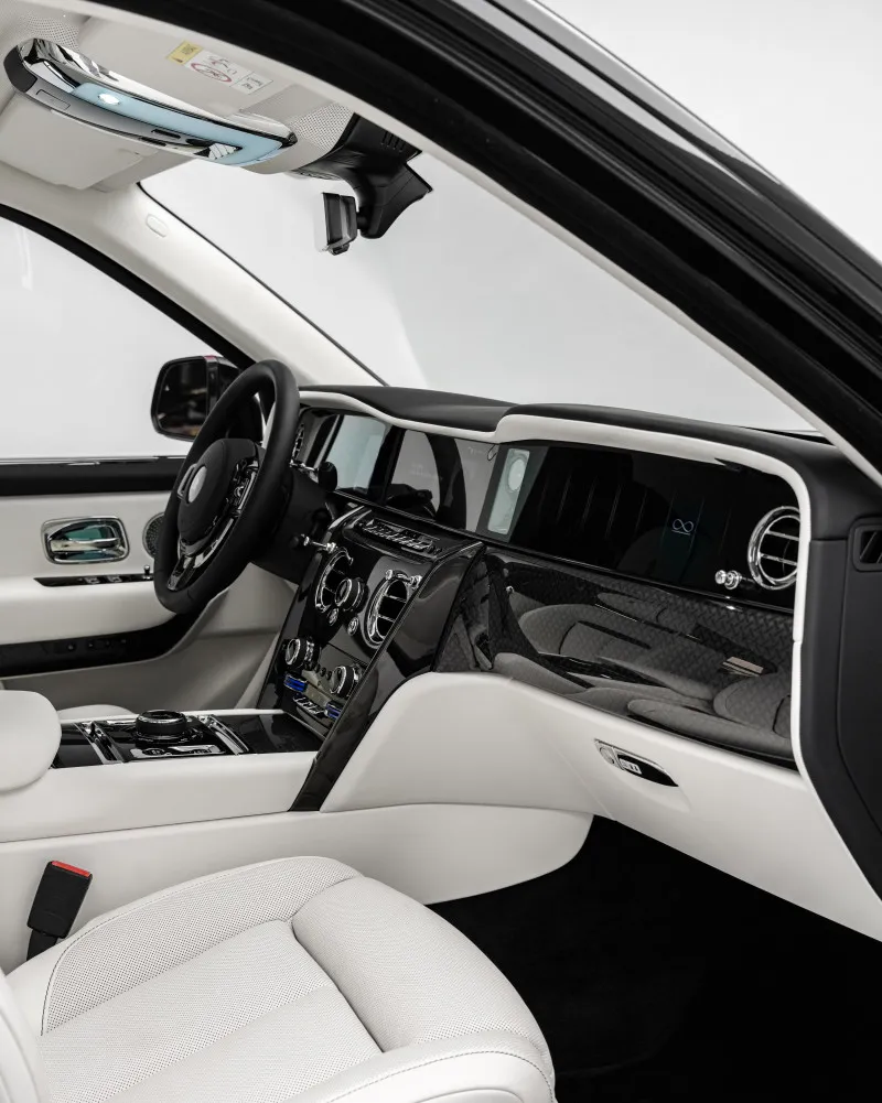 2025 رولز رويس كولينان in Dubai