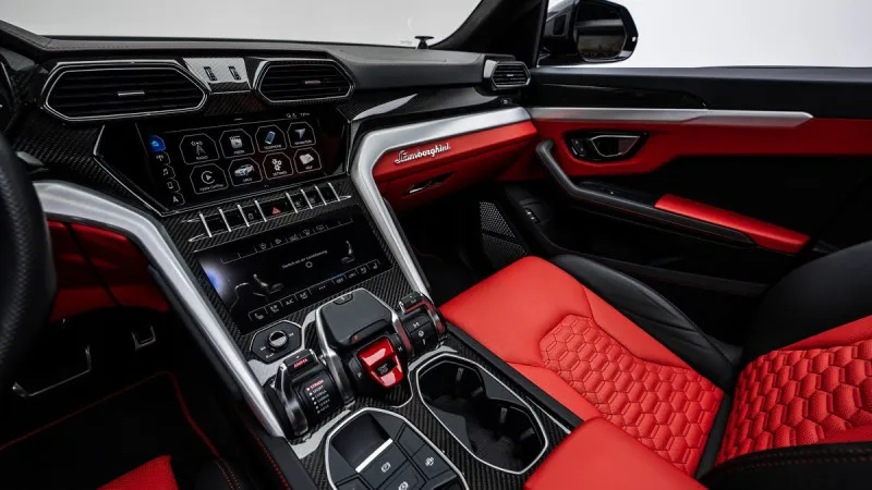 2021 Lamborghini URUS in Dubai