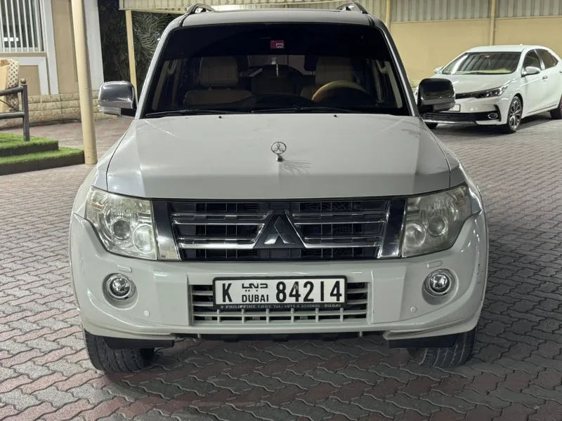 2014 ميتسوبيشي باجيرو in Dubai